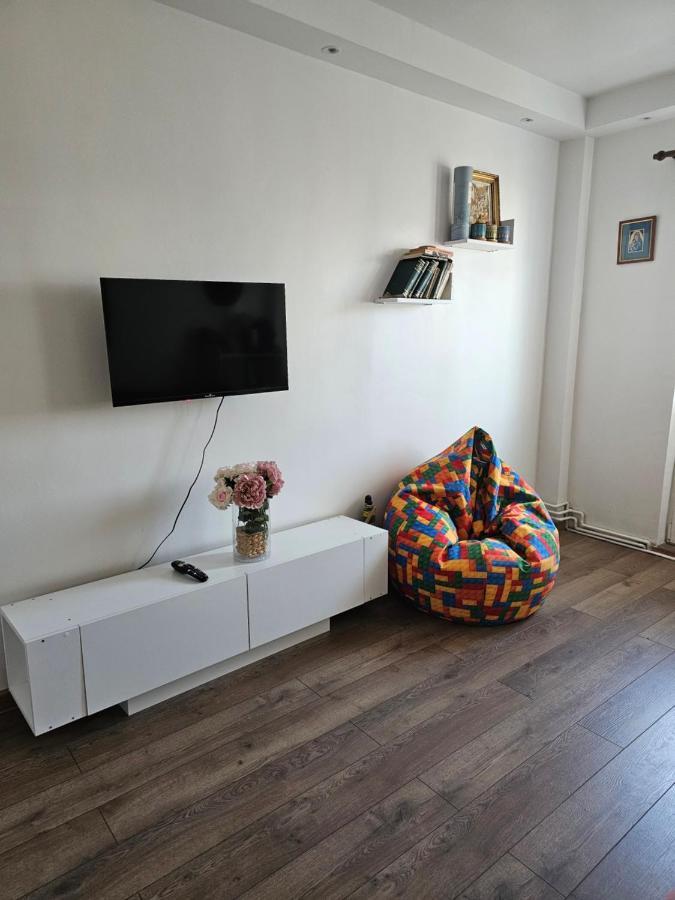 Apartament Near The Park Two Rooms Bucureşti Ngoại thất bức ảnh
